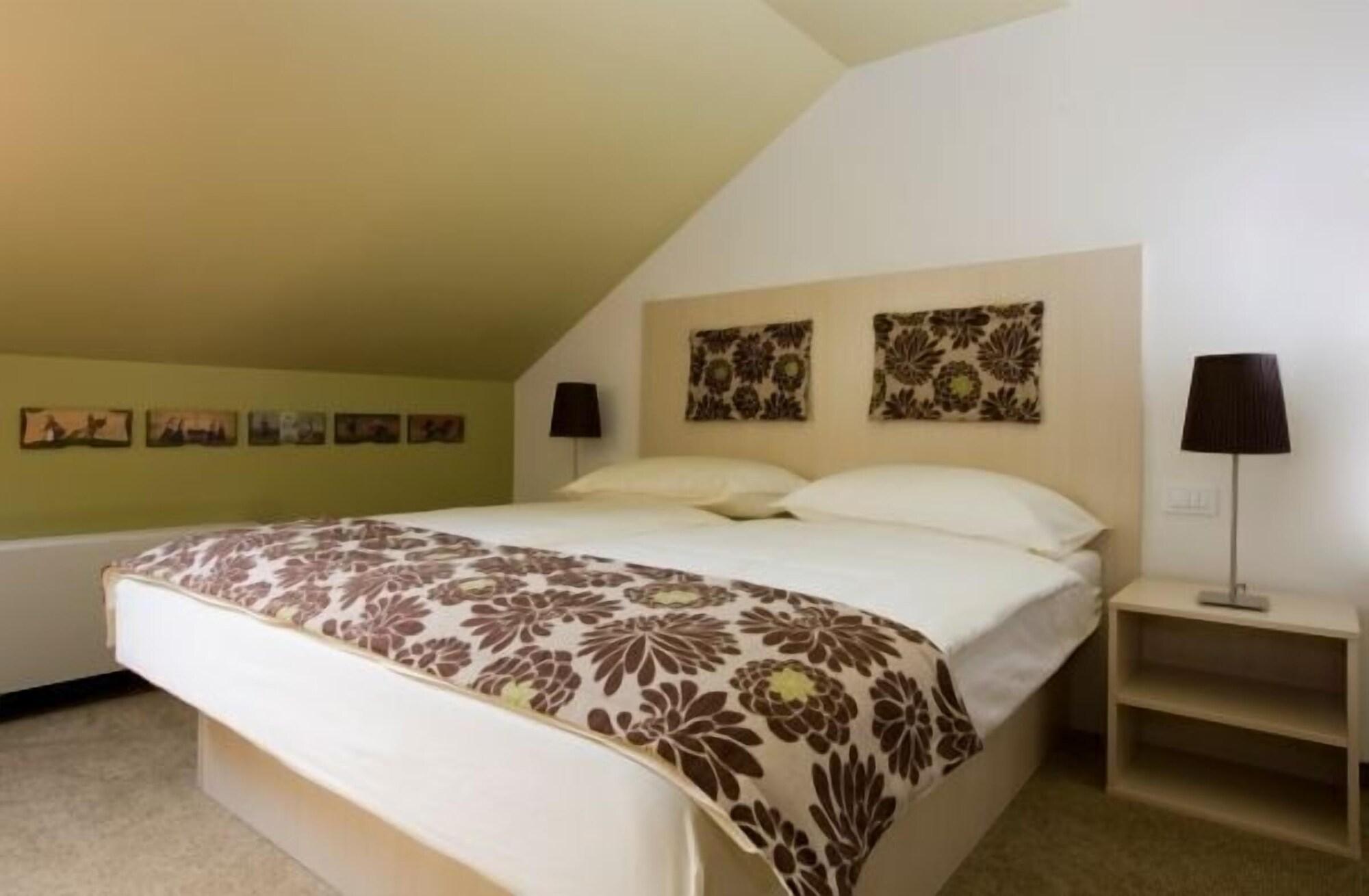 Ambient Hotel Domzale Exterior photo