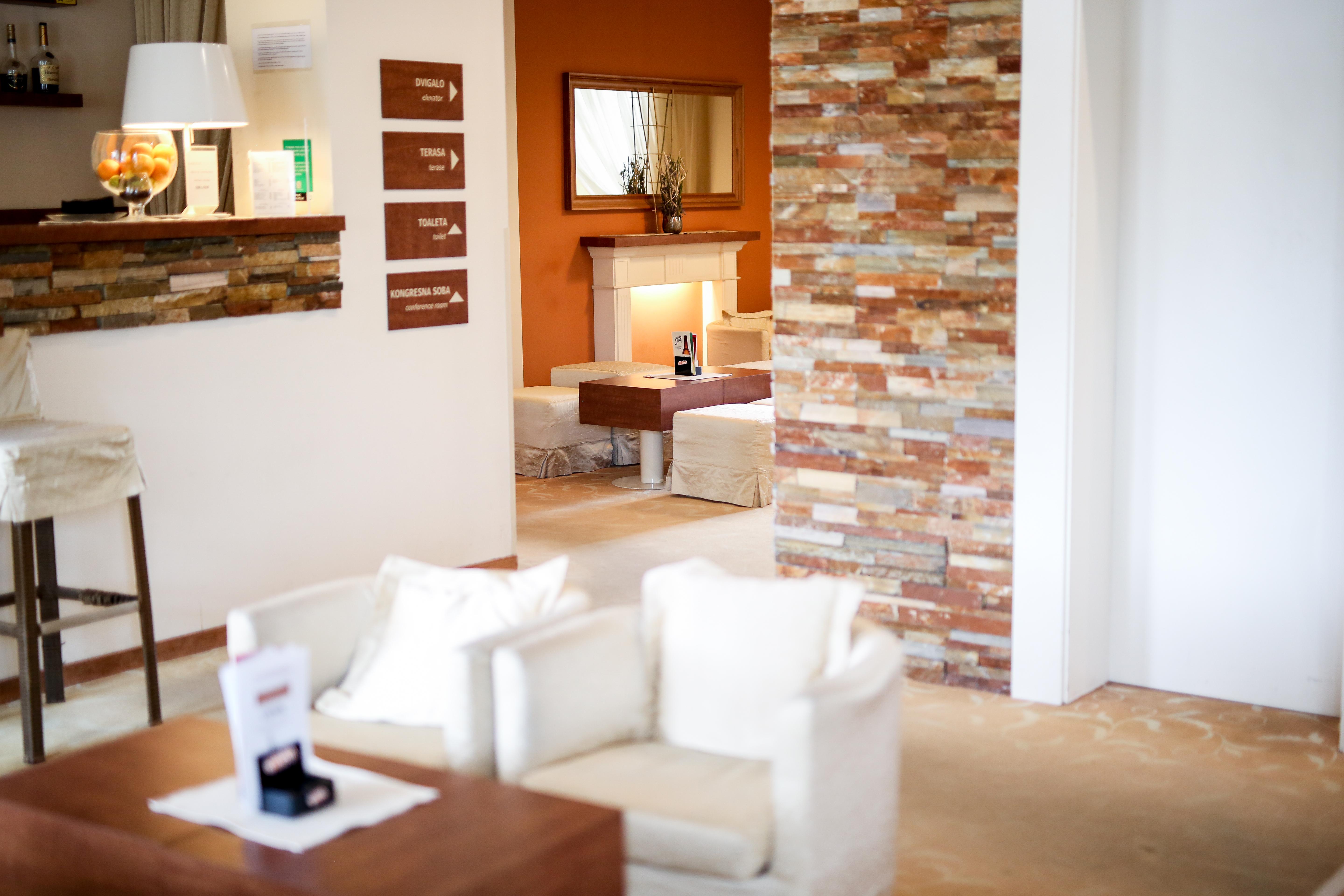 Ambient Hotel Domzale Exterior photo