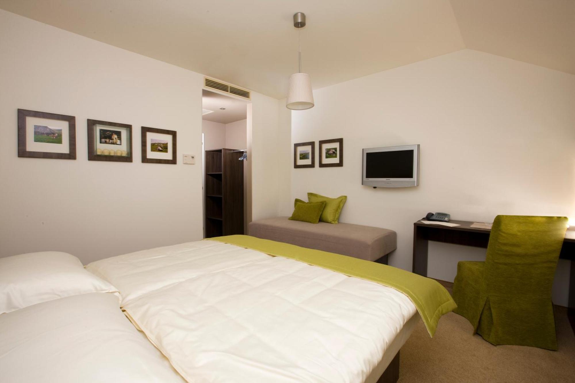 Ambient Hotel Domzale Exterior photo