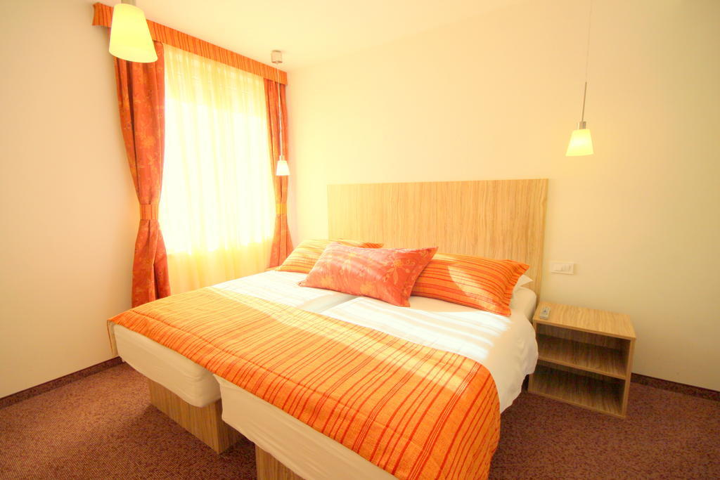 Ambient Hotel Domzale Exterior photo
