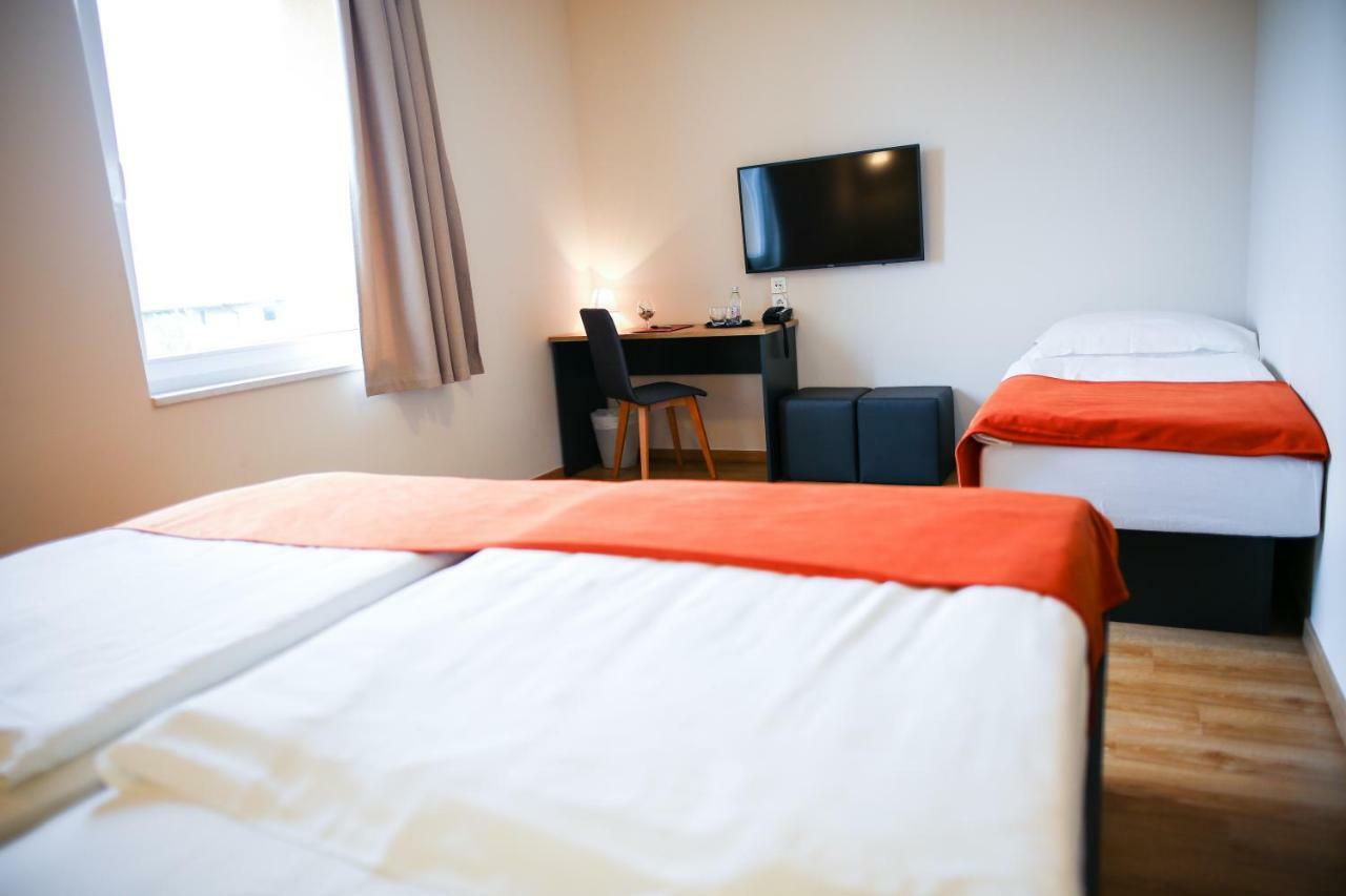 Ambient Hotel Domzale Exterior photo